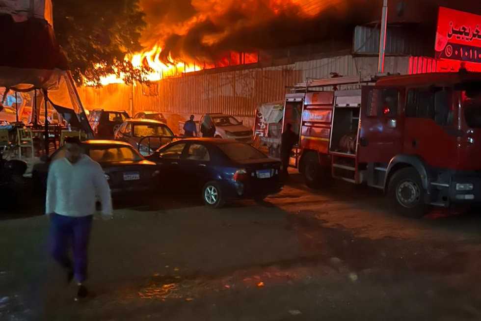 تفاصيل حريق معرض السجاد في المعادي